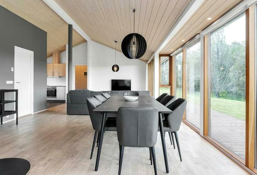 Scandinavian Villa In South Iceland