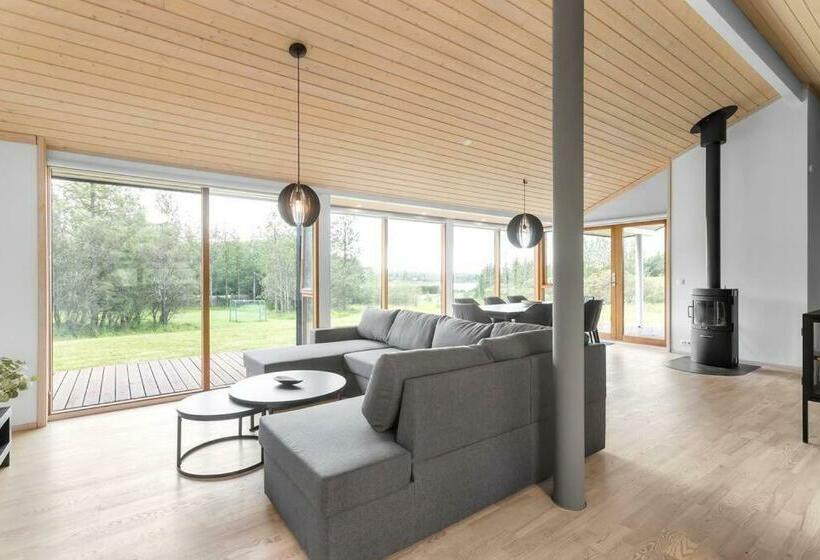 Scandinavian Villa In South Iceland