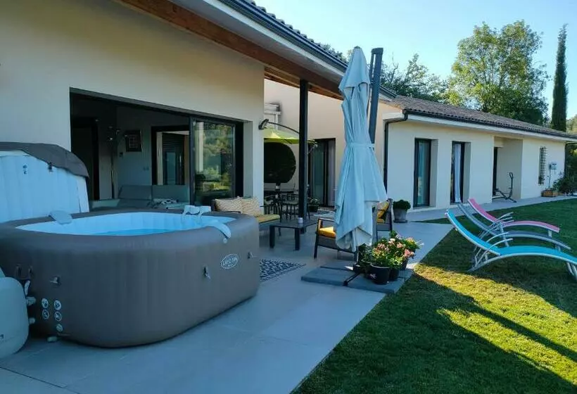 Villa Contemporaine Avec Vue Imprenable Et Jacuzzi