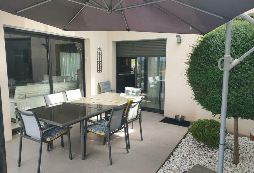 Villa Contemporaine Avec Vue Imprenable Et Jacuzzi