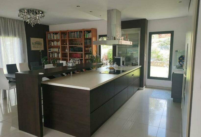 Villa Contemporaine Avec Vue Imprenable Et Jacuzzi