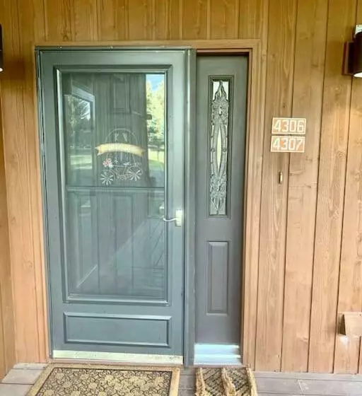 Talisman Amazing Views Walk To Uptown Sleeps 4