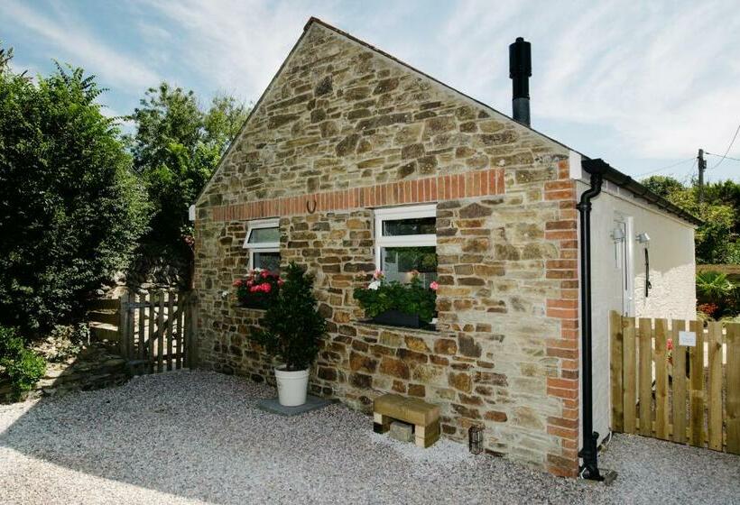 Boutique Retreat Surrounded By National Trust Land