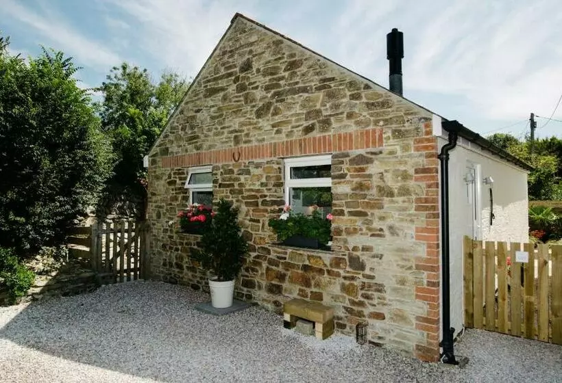 Boutique Retreat Surrounded By National Trust Land