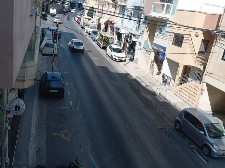 Charming 2 Bed Apartment In San Gwann