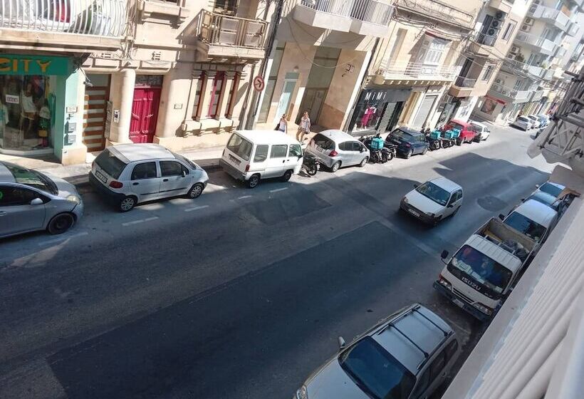 Charming 2 Bed Apartment In San Gwann