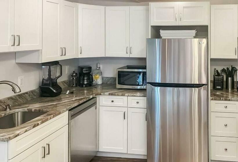 Cozy Modern Apt In The Heart Of Fells Point!