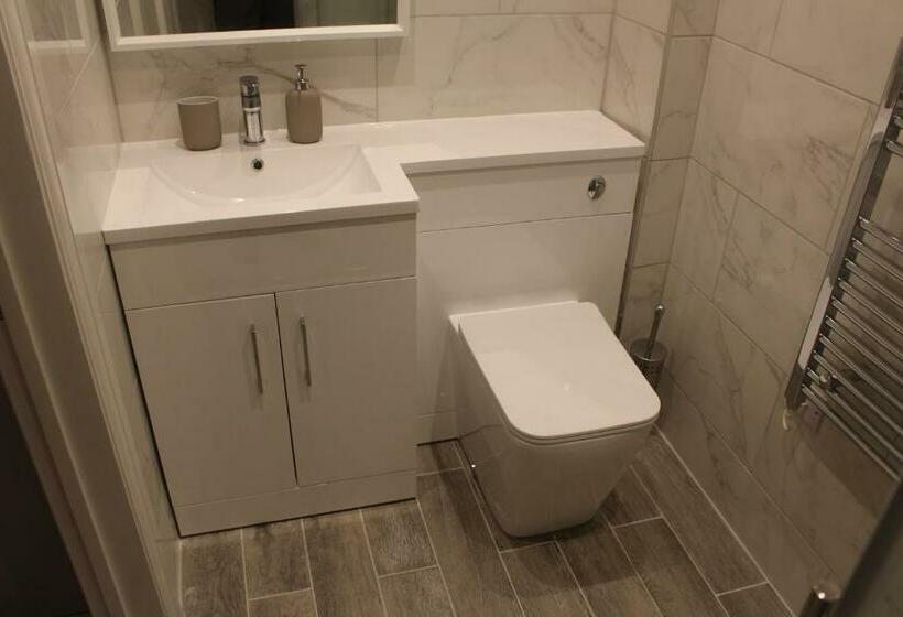 High End Central Luton Studio   Ideal For Airport!