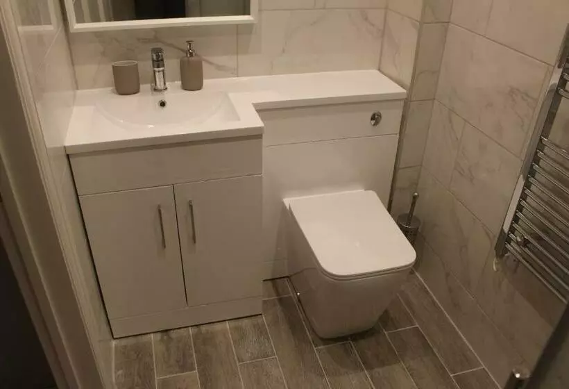 High End Central Luton Studio   Ideal For Airport!