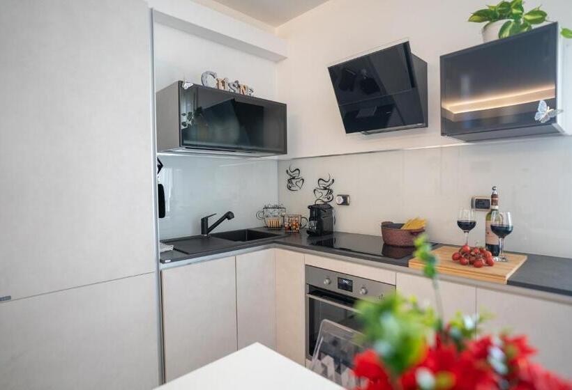 Loano Marina Spiaggia, Mare, A 5 Stelle