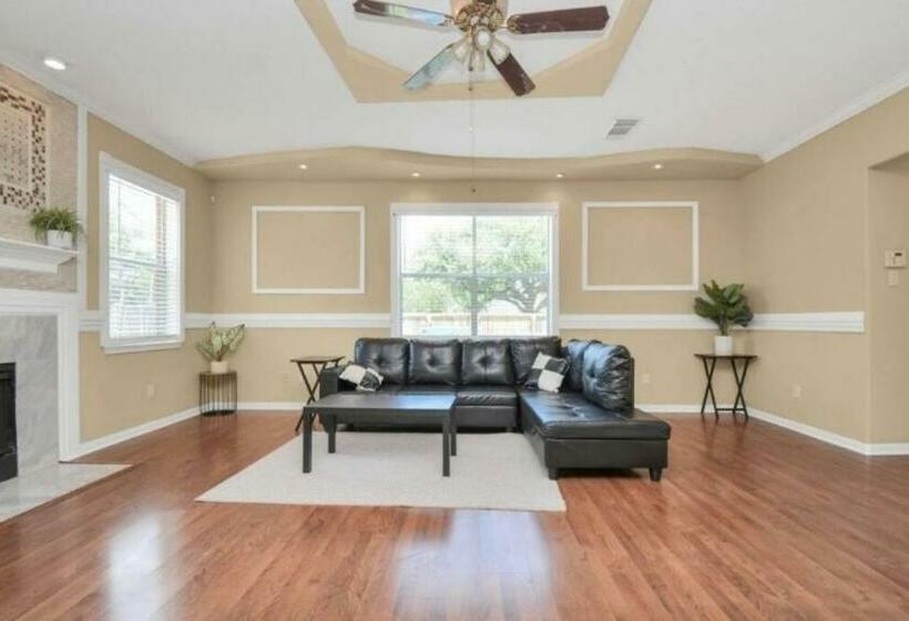 Luxury 5 Bedrooms 3.5 Bathrooms With Free Wif