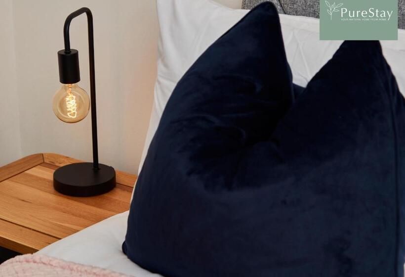 Beautiful Four Bed House By Purestay Short Lets & Serviced Accommodation Coventry With Parking