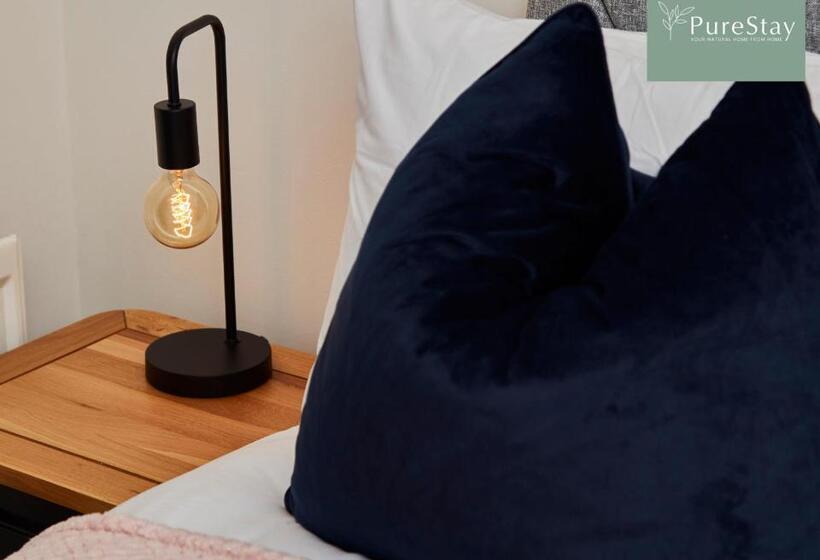 Beautiful Four Bed House By Purestay Short Lets & Serviced Accommodation Coventry With Parking