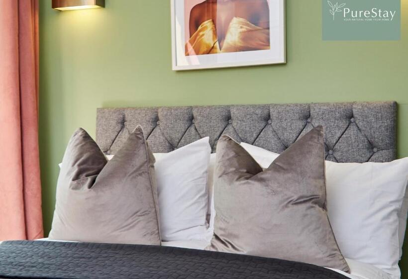 Beautiful Four Bed House By Purestay Short Lets & Serviced Accommodation Coventry With Parking