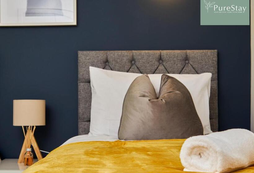 Beautiful Four Bed House By Purestay Short Lets & Serviced Accommodation Coventry With Parking