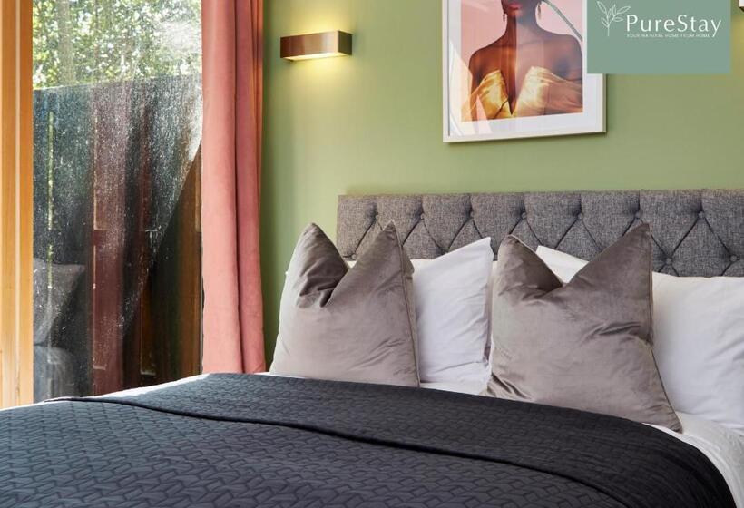 Beautiful Four Bed House By Purestay Short Lets & Serviced Accommodation Coventry With Parking