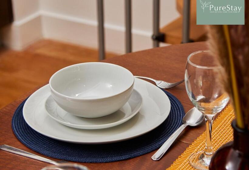 Beautiful Four Bed House By Purestay Short Lets & Serviced Accommodation Coventry With Parking