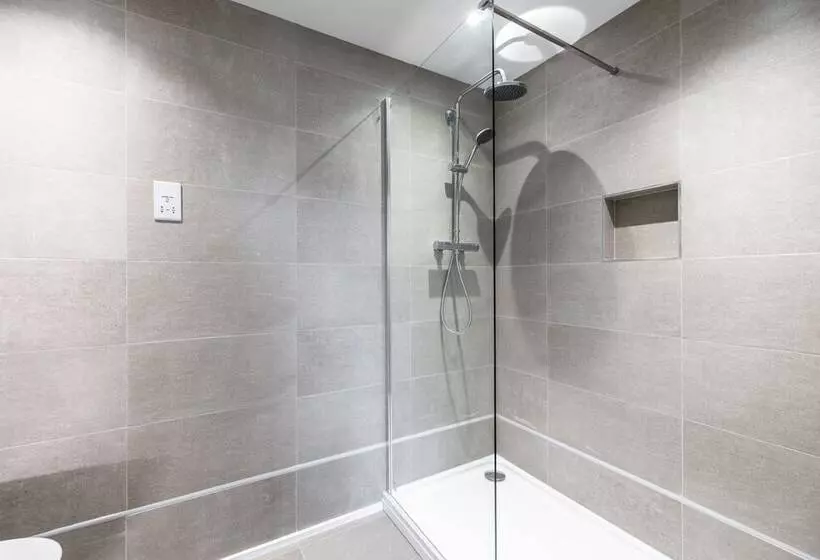 Stunning 2 Bed Apartment In Camberley