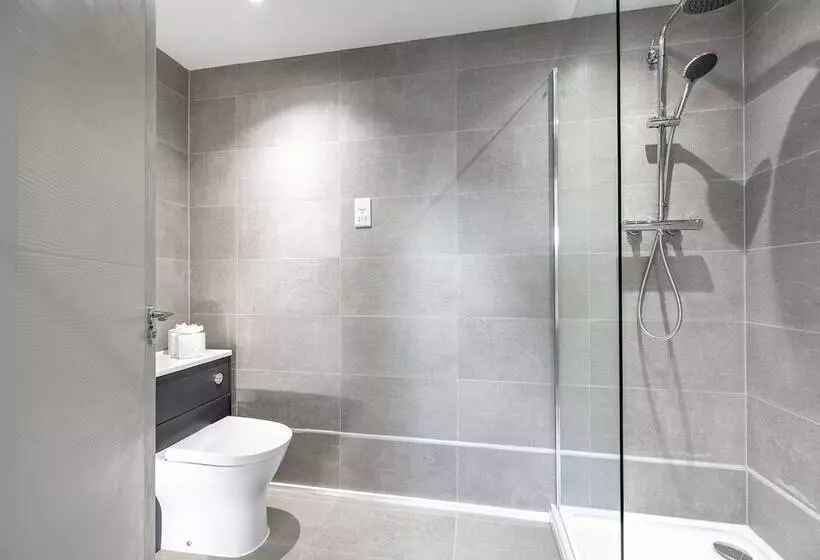 Stunning 2 Bed Apartment In Camberley