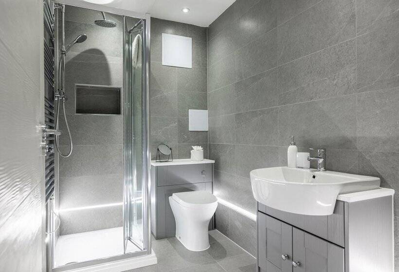 Stunning 2 Bed Apartment In Camberley