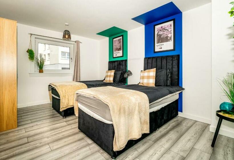 A Gem In Greenock   Sleeps 8