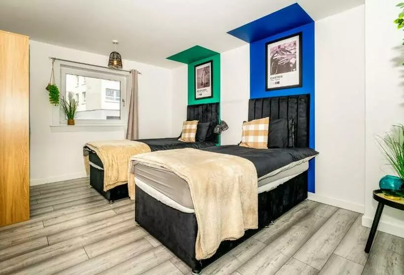 A Gem In Greenock   Sleeps 8