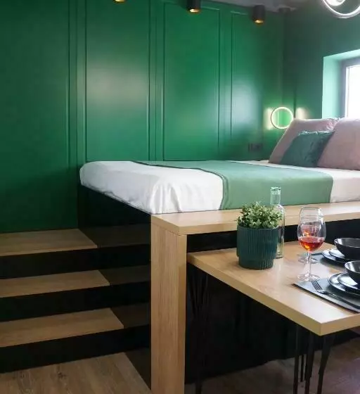 Green Sunnyside Studio   Central Location