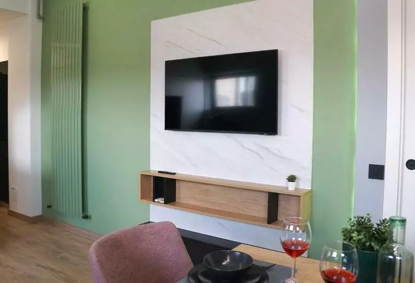 Green Sunnyside Studio   Central Location