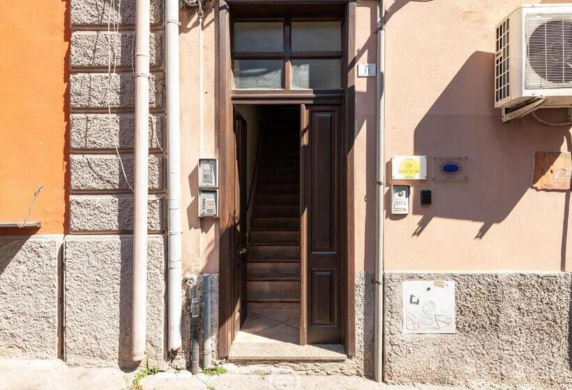 La Dama Dei Fiori Apartment