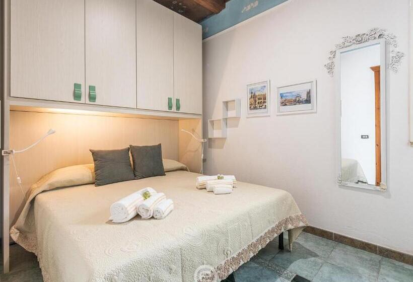 La Dama Dei Fiori Apartment