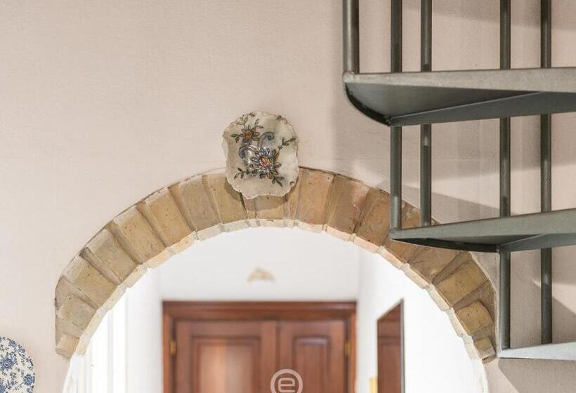 La Dama Dei Fiori Apartment