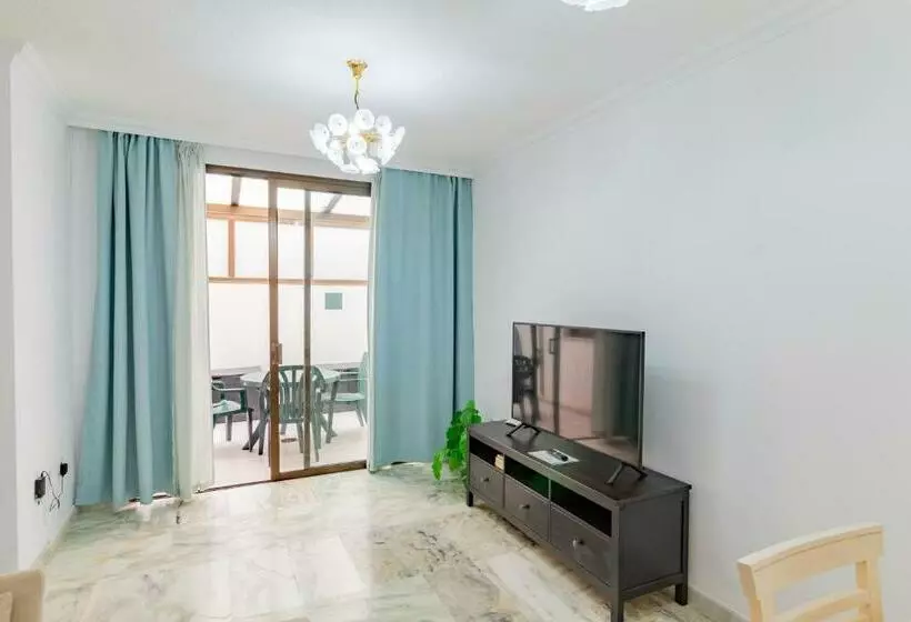 Lovely First Floor Lago Apartment In Front Of The Ocean