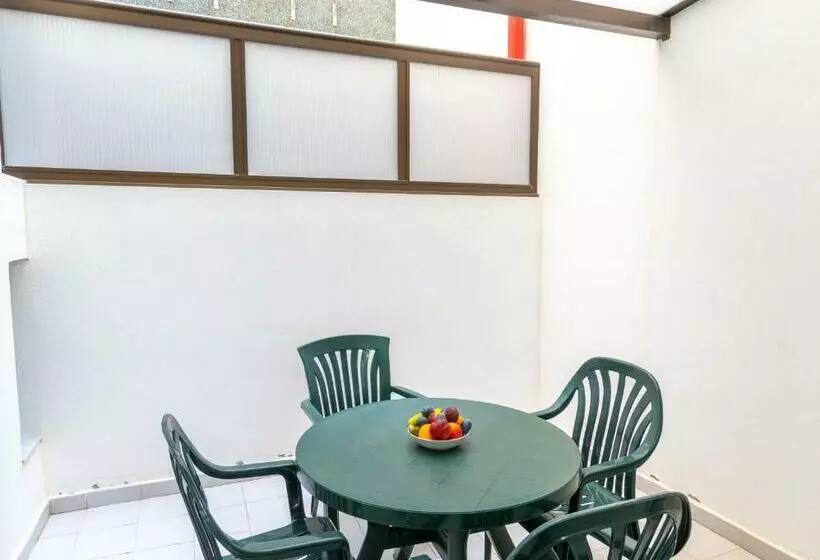 Lovely First Floor Lago Apartment In Front Of The Ocean