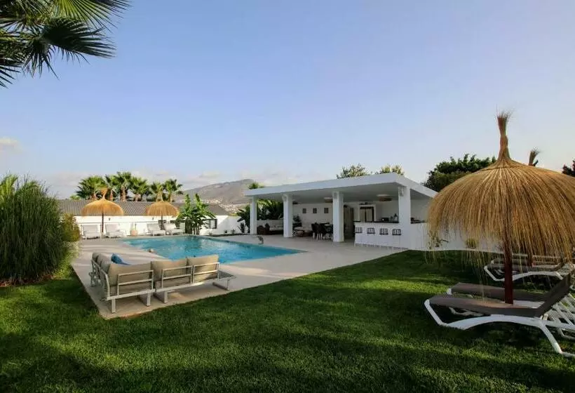 Tess Villa Le Clos Fleury