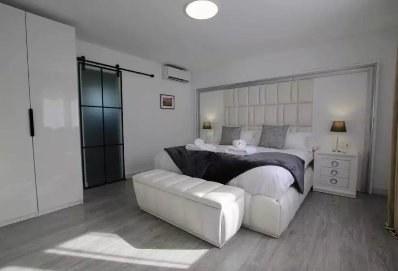 Tess Villa Le Clos Fleury