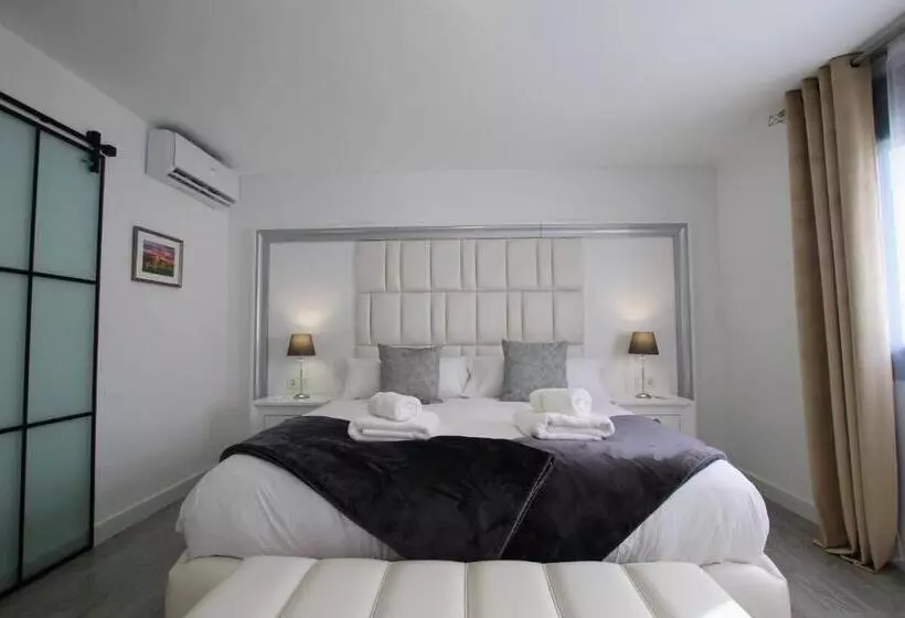 Tess Villa Le Clos Fleury