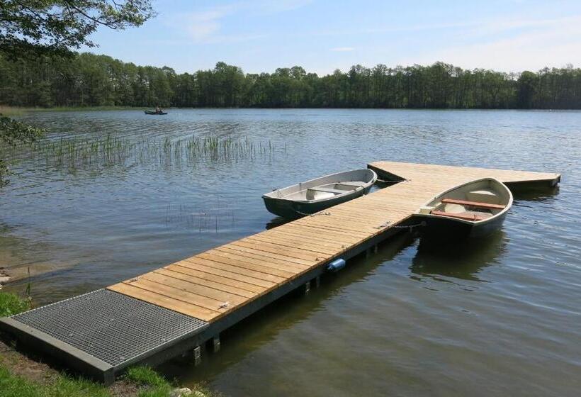 Goldenes Haus Am See Mit Boot