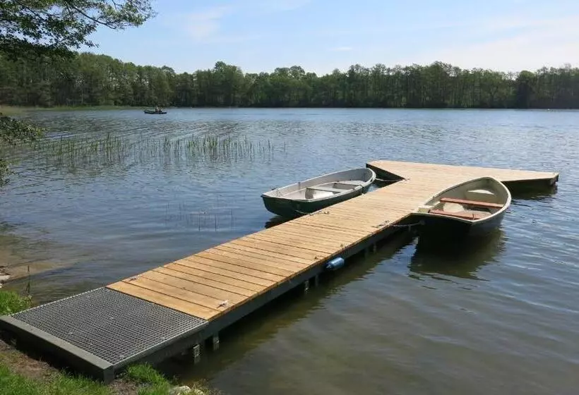 Goldenes Haus Am See Mit Boot