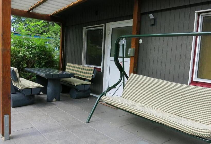 Goldenes Haus Am See Mit Boot