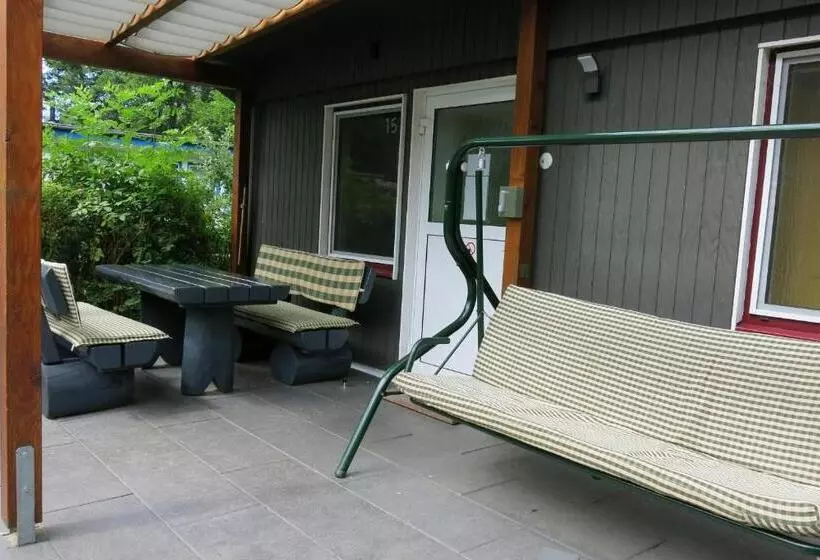 Goldenes Haus Am See Mit Boot