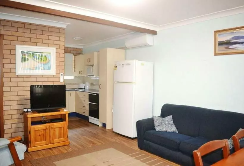 Travellers Palms No 8 South West Rocks