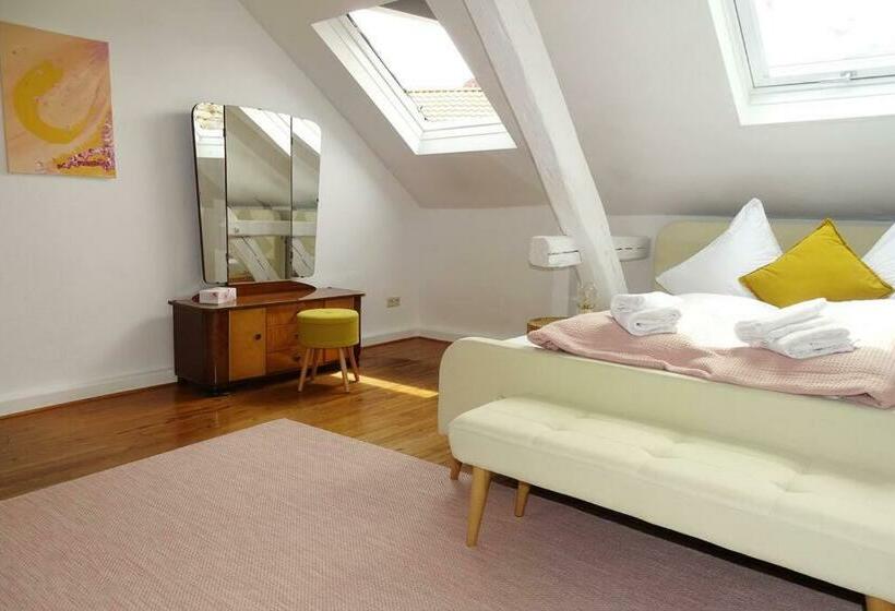 Funky Stays   Stay Cozy   Large Old Town Apartment In Central Location