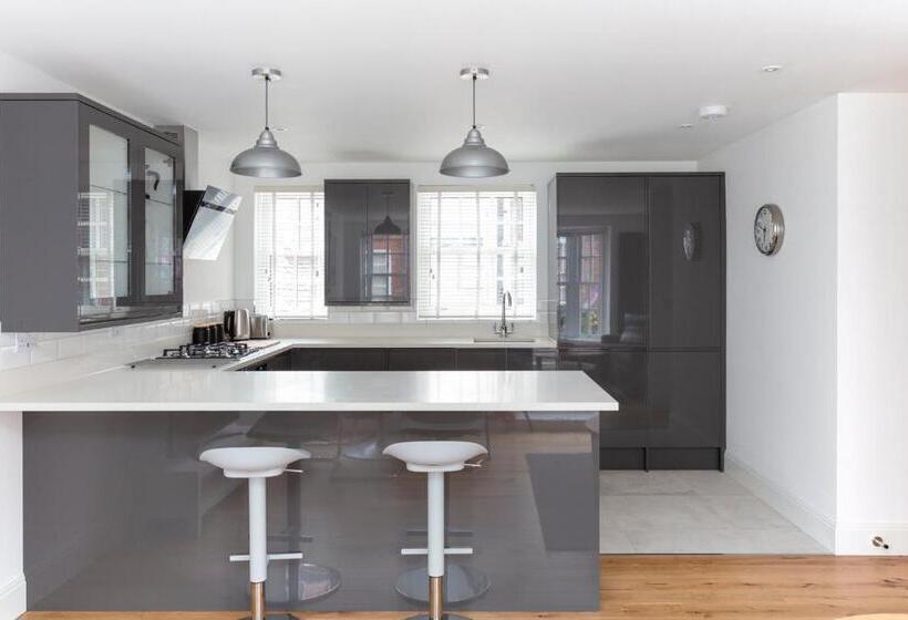 Hampden Apartments The Louis