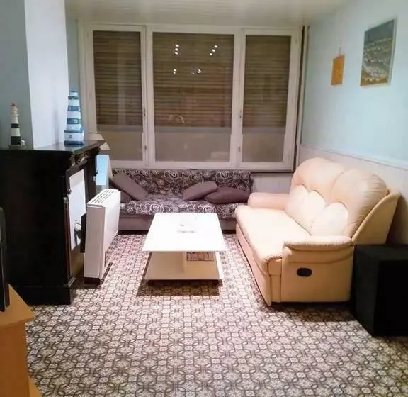 Ruim Authentiek Gelijkvloers Appartement Op Wandelafstand Van De Zee