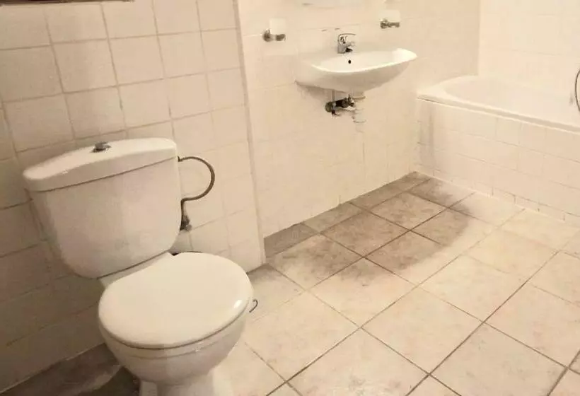 Ruim Authentiek Gelijkvloers Appartement Op Wandelafstand Van De Zee
