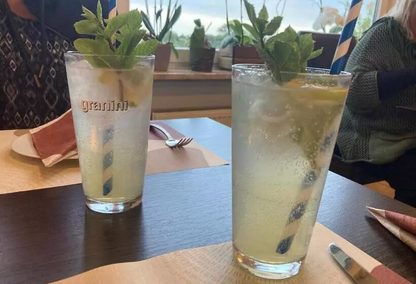 Schönewohnung Mit Eigenem Gsrten Und Eingang