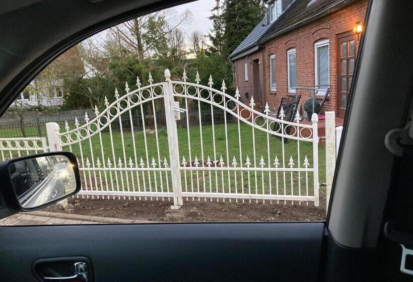 Schönewohnung Mit Eigenem Gsrten Und Eingang