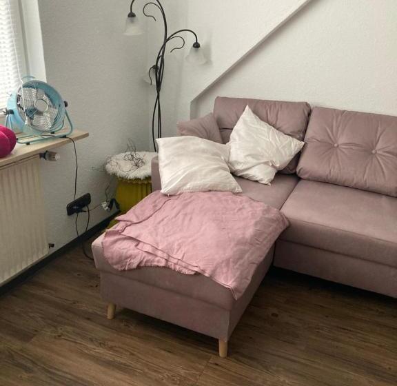 Schönewohnung Mit Eigenem Gsrten Und Eingang