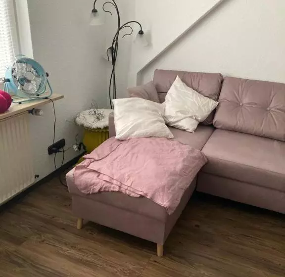 Schönewohnung Mit Eigenem Gsrten Und Eingang