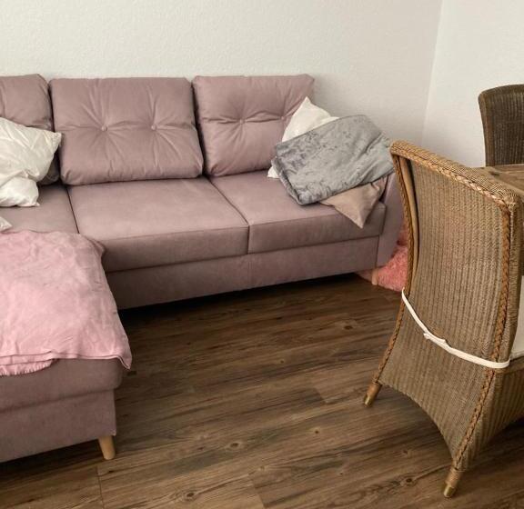 Schönewohnung Mit Eigenem Gsrten Und Eingang